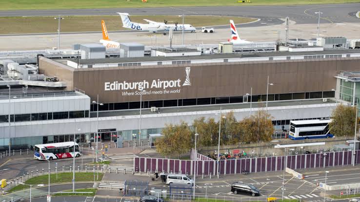 Aircraft and passenger terminal at Edinburgh Airport